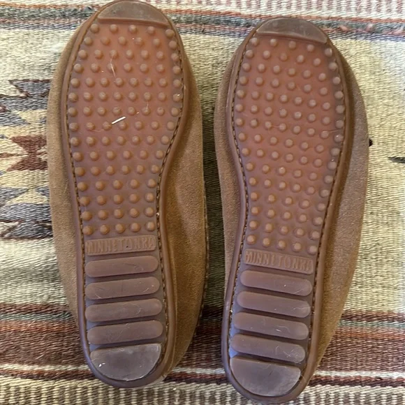 Women’s minnitonka moccasins size 6.5 - Picture 4 of 5
